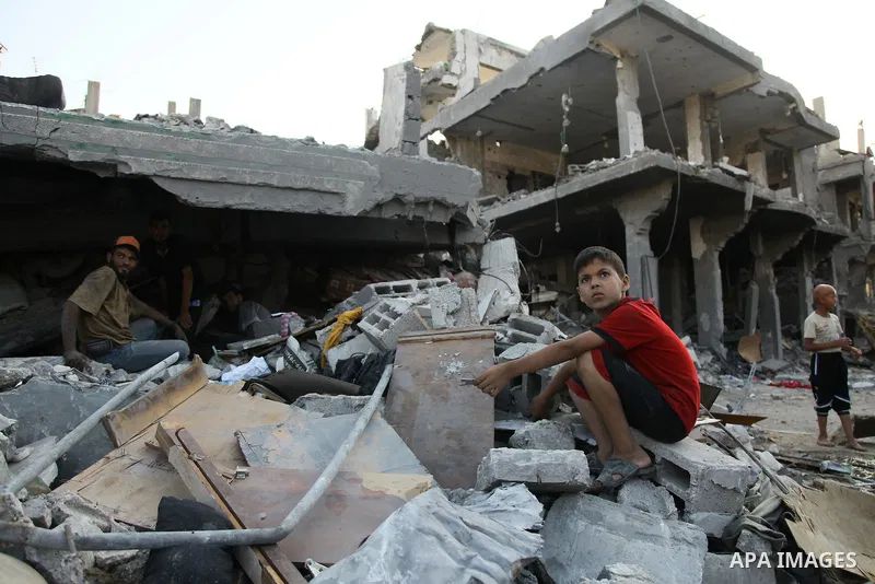 Palestinians return to their houses in Beit Hanoun after a ceasefire was declared, in northern Gaza strip on August 28, 2014. Israel and Palestinians both boasted of victory in the Gaza war but analysts say Hamas receive...