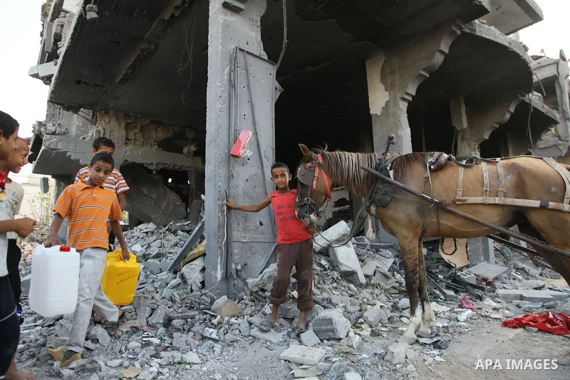 Palestinians return to their houses in Beit Hanoun after a ceasefire was declared, in northern Gaza strip on August 28, 2014. Israel and Palestinians both boasted of victory in the Gaza war but analysts say Hamas receive...