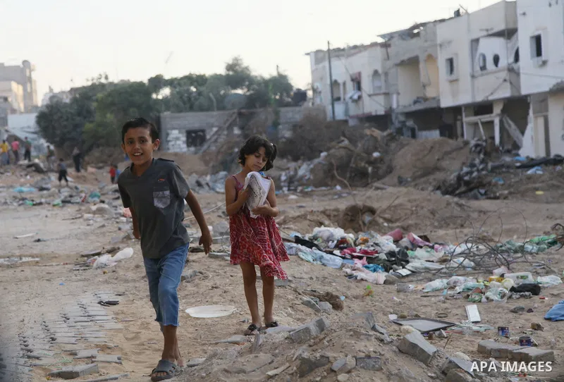 Palestinians return to their houses in Beit Hanoun after a ceasefire was declared, in northern Gaza strip on August 28, 2014. Israel and Palestinians both boasted of victory in the Gaza war but analysts say Hamas receive...