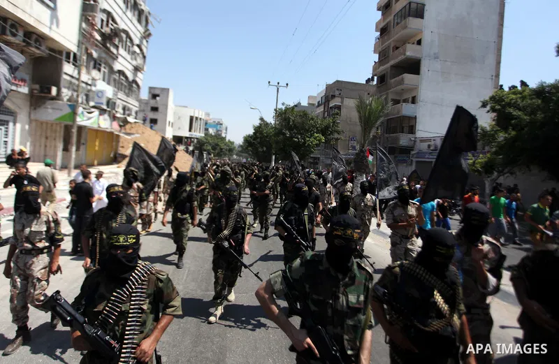 Palestinian Islamic Jihad supporters celebrate with people what they said was a victory over Israel, in Gaza City August 29, 2014. An open-ended ceasefire, mediated by Egypt, took effect on Tuesday evening. It called for...