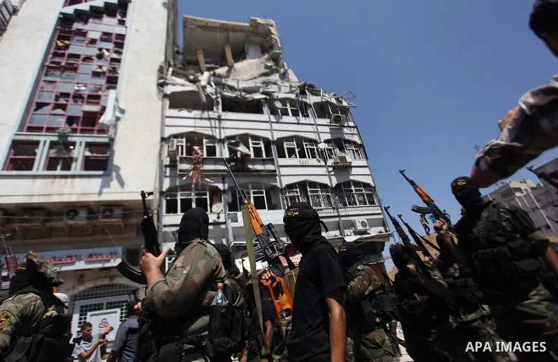 Palestinian Islamic Jihad supporters celebrate with people what they said was a victory over Israel, in Gaza City August 29, 2014. An open-ended ceasefire, mediated by Egypt, took effect on Tuesday evening. It called for...
