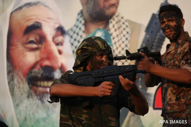 Palestinians who support the Islamic Hamas movement take part in a rally showing their support and solidarity with Hamas in the West Bank city of Nablus, 29 August 2014. An open-ended ceasefire, mediated by Egypt, took e...