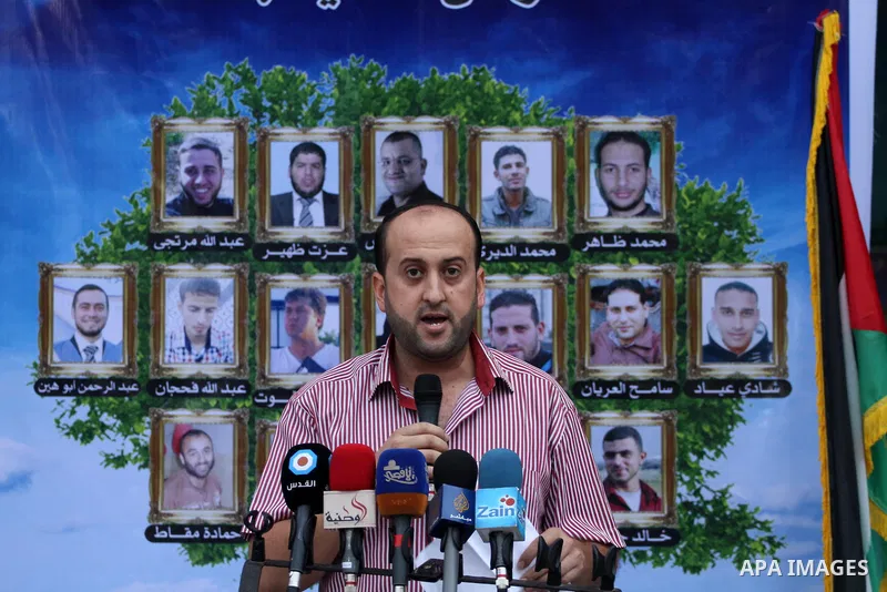 Palestinian Journalists's families take part in a ceremony honoring in Gaza city on 30 August 2014. An indefinite ceasefire to end seven weeks of fighting between Israel and Palestinian militant groups in the Gaza Strip...