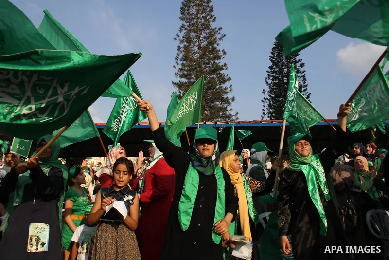 Palestinians who support the Islamic Hamas movement hold a rally showing their support and solidarity with Hamas in the West Bank city of Tulkarem, 30 August 2014. An indefinite ceasefire to end seven weeks of fighting b...