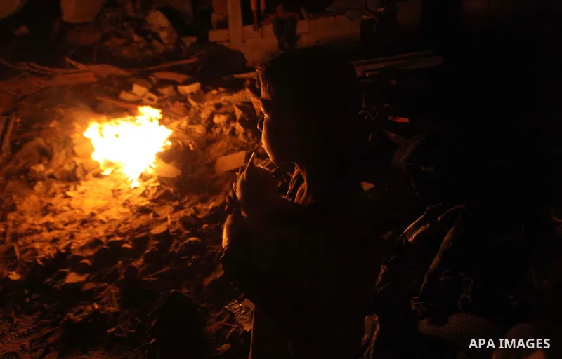 A palestinian girl sits past a destroyed house after returning home in the Tufah neighbourhood in eastern Gaza City on August 31, 2014. Calm returned to the coastal enclave in a August 26 ceasefire, and Gazans were gradu...