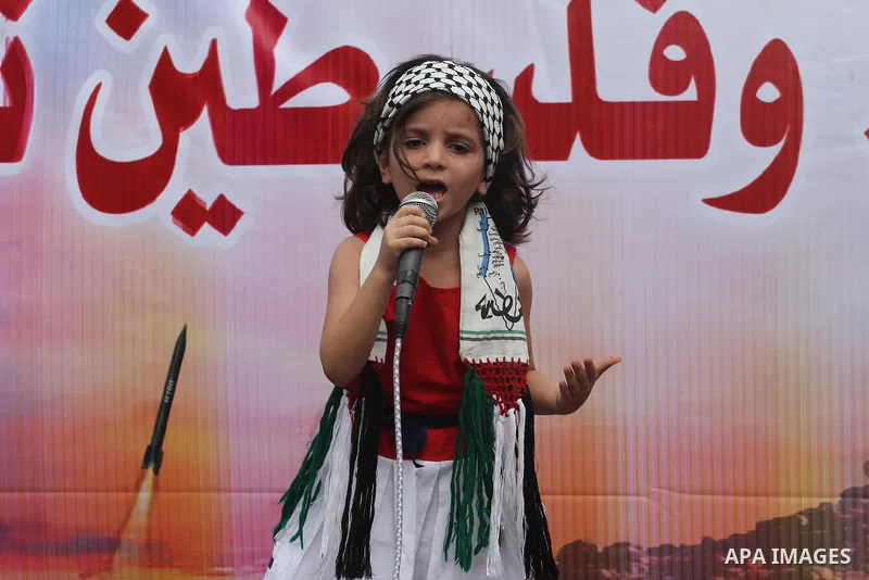 A Palestinian girl takes part in a protest demanding the release of his relative prisoner held in Israeli jails, in front of the Red Cross office in Gaza City, on Sep. 01, 2014. Photo by Mohammed Asad