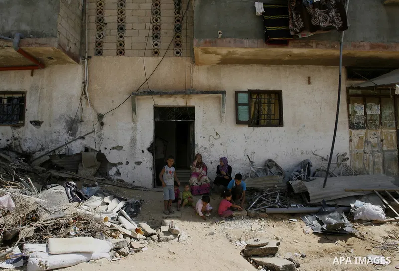 Palestinians return to their houses which destroyed during fighting between Hamas militants and Israel in Absan near the border between Israel and east of the town of Khan Yunis in the southern Gaza Strip September 2, 20...
