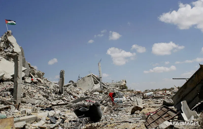 Palestinians return to their houses which destroyed during fighting between Hamas militants and Israel in Absan near the border between Israel and east of the town of Khan Yunis in the southern Gaza Strip September 2, 20...