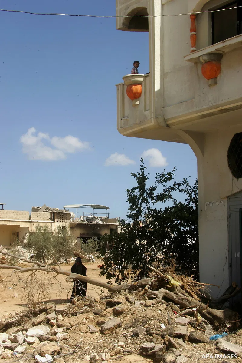 Palestinians return to their houses which destroyed during fighting between Hamas militants and Israel in Absan near the border between Israel and east of the town of Khan Yunis in the southern Gaza Strip September 2, 20...
