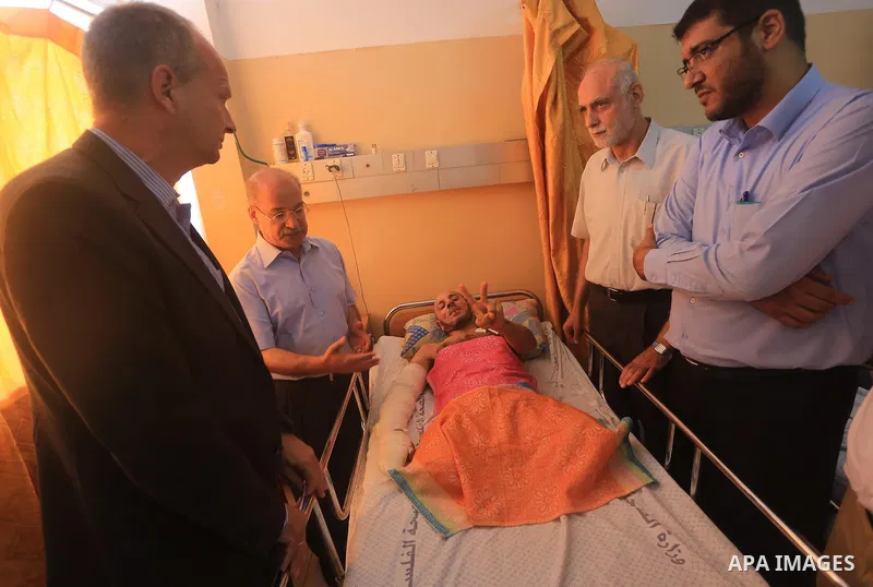 Norway's ambassador of the Palestinian Authority in Jerusalem, "Hans Jacob Ferdinland" visits Al-Shifa hospital, in Gaza city, on Sep. 03, 2014. Photo by Mohammed Asad