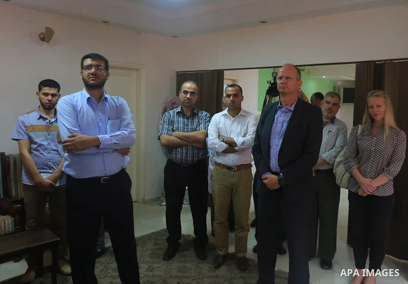 Norway's ambassador of the Palestinian Authority in Jerusalem, "Hans Jacob Ferdinland" visits Al-Shifa hospital, in Gaza city, on Sep. 03, 2014. Photo by Mohammed Asad