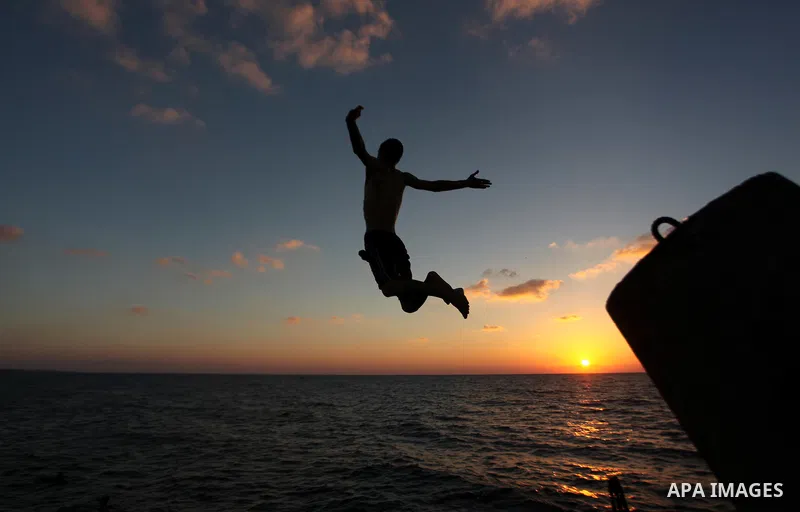 A Palestinian youth jumps into the water in the port in Gaza City on Sep. 03 2014. Israel and Hamas accepted an Egyptian proposal for a long-term ceasefire in war-torn Gaza. Restrictions imposed on Gaza fishermen are to...