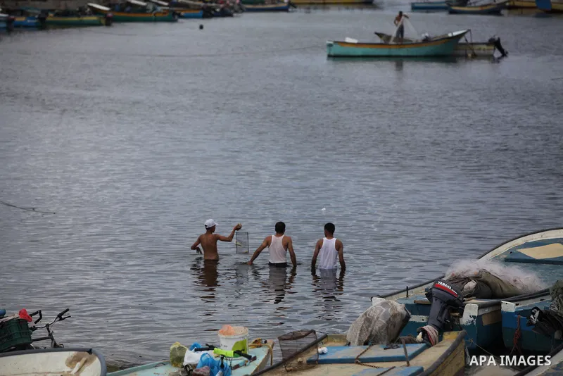 Palestinian fishermen cast their nets at Gaza's seaport in Gaza City on Sep. 06 2014. Israel and Hamas accepted an Egyptian proposal for a long-term ceasefire in war-torn Gaza. Restrictions imposed on Gaza fishermen are...