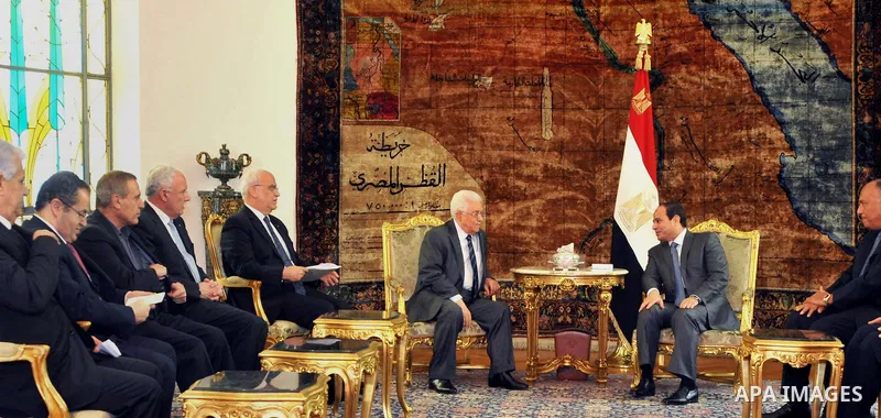 A handout photo made available by the Egyptian Presidency shows Egyptian President Abdel Fattah el-Sissi, meets Palestinian President Mahmoud Abbas, center and Saeb Erekat, chief Palestinian negotiator at the presidentia...