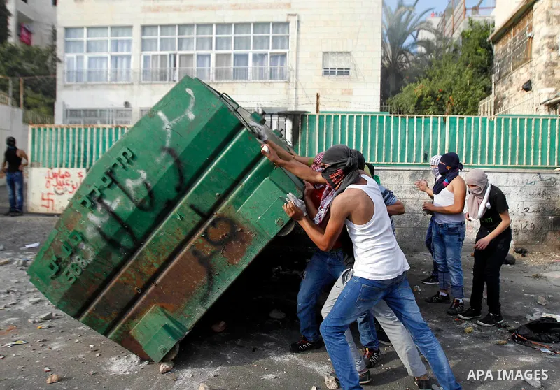 Palestinian protesters hurl stones during clashes with Israeli police in the East Jerusalem neighbourhood of Wadi Joz September 7, 2014. Palestinians rioted in Israeli-occupied East Jerusalem on Sunday after news that a...