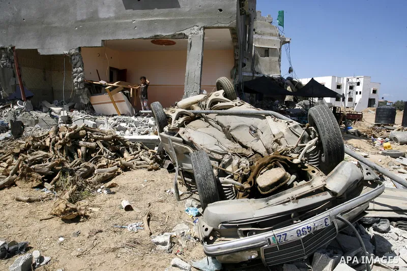 A Palestinian girl looks at the rubble of a destroyed house in Khan Yunis in the southern Gaza Strip on September 11, 2014. Israel's deputy foreign minister,Tzahi Hanegbi , warned that Hamas was likely to resume "violenc...