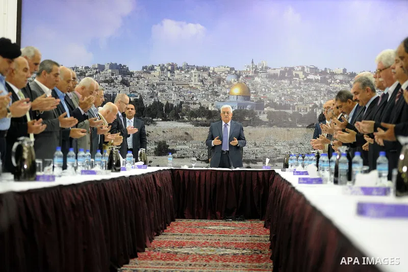 President Mahmoud Abbas meets with members of Palestinian leadership, in the West Bank city of Ramallah, September 11, 2014. Photo by Thaer Ganaim