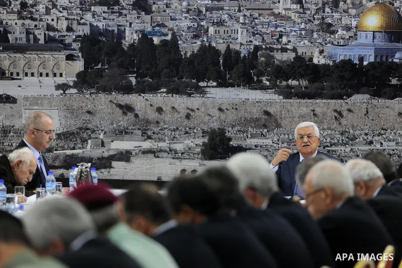 President Mahmoud Abbas meets with members of Palestinian leadership, in the West Bank city of Ramallah, September 11, 2014. Photo by Thaer Ganaim