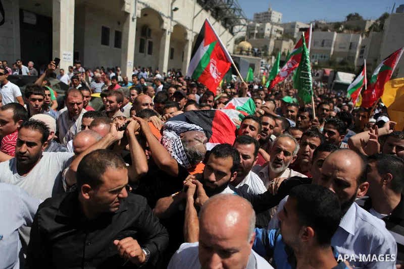Palestinians carry the body of Raed al-Jabari, 35, during his funeral in the West Bank city of Hebron, September 12, 2014. Al-Jabari died on Tuesday in Israel's Soroka Medical Center after Palestinian officials said he w...