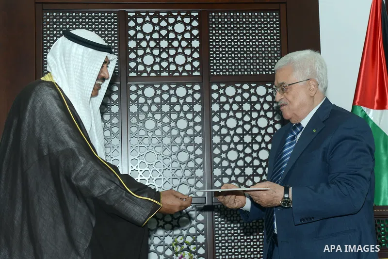 Palestinian President Mahmoud Abbas (R) meets Kuwait's Minister of Foreign Affairs Sheikh Sabah al Khalid al Sabah, in the West Bank city of Ramallah September 14, 2014. Photo by Thaer Ganaim