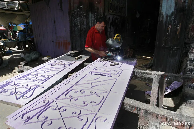 A Palestinian blacksmith works at his workshop in Rafah in the southern Gaza Strip on Sept. 17, 2014. An open-ended ceasefire between Israel and Hamas-led Gaza militants, mediated by Egypt, took effect on August 26 after...