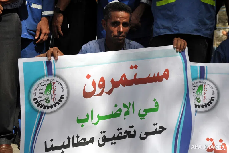 Palestinian clean workers hold banners during a protest to demand for pay their salaries, in Gaza City September 17, 2014. An open-ended ceasefire between Israel and Hamas-led Gaza militants, mediated by Egypt, took effe...