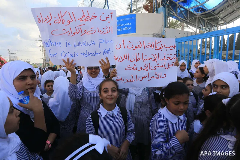 Palestinian Students hold banners during a protest to get out displaced from their schools in front of the headquarters of UNRWA in Gaza City September 18, 2014. An open-ended ceasefire between Israel and Hamas-led Gaza...