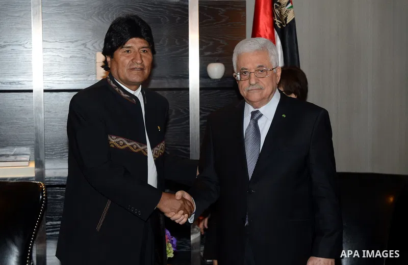Palestinian President Mahmoud Abbas (R) meets with Bolivian President Evo Morales in New York on September 23, 2014. Photo by Thaer Ganaim