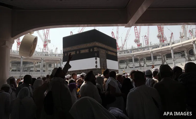 Muslim pilgrims circumventing around the holly Kaaba located in the center of the Haram Sharif Great Mosque, during the Muslim's Hajj 2014 pilgrimage, in Mecca, Saudi Arabia, 25 September 2014. According to the Muslims h...