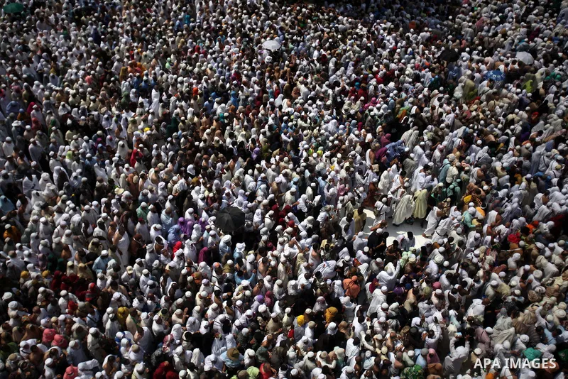 Muslim pilgrims circumventing around the holly Kaaba located in the center of the Haram Sharif Great Mosque, during the Muslim's Hajj 2014 pilgrimage, in Mecca, Saudi Arabia, 25 September 2014. According to the Muslims h...
