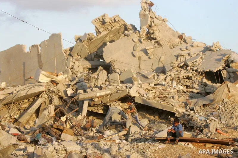 Palestinians inspect their house which destroyed during a seven-week Israeli offensive, in the east of Khan Younis in the southern Gaza Strip October 1, 2014. An open-ended ceasefire between Israel and Hamas-led Gaza mil...