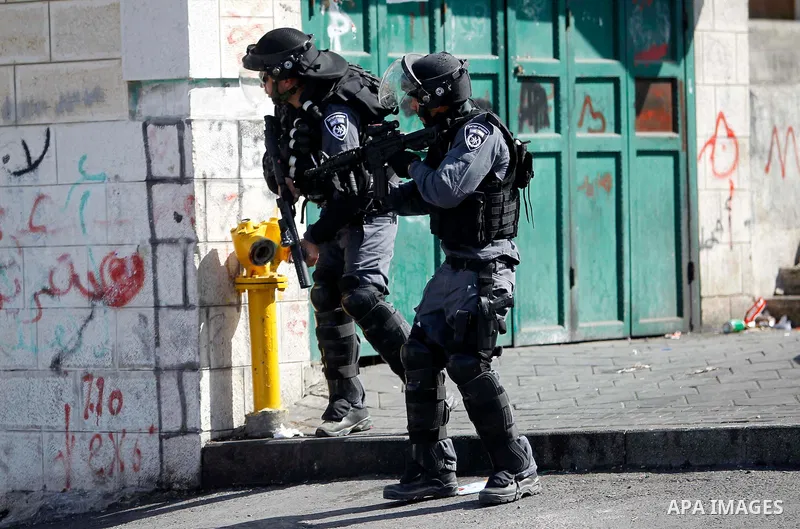 Israeli security forces take position during clashes with Palestinian protesters (unseen) in the east Jerusalem neighbourhood of Wadi Joz on October 17, 2014. The Israeli government has restricted access to the al-Aqsa m...