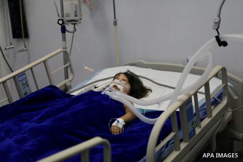 Palestinian kindergarten girl Toleen Omar Asfour, 5, lies at a hospital bed in the West Bank city of Ramallah, October 19, 2014. A kindergarten girl Sunday died of her wounds, while Asfour was seriously injured after an...
