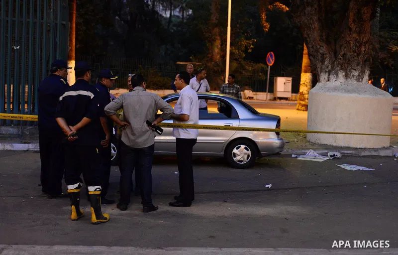 Members of Egyptian security forces monitor near Cairo University after a bomb exploded outside the main gate wounding at least nine people including a senior officer on October 22, 2014. The assistant police chief of Ca...