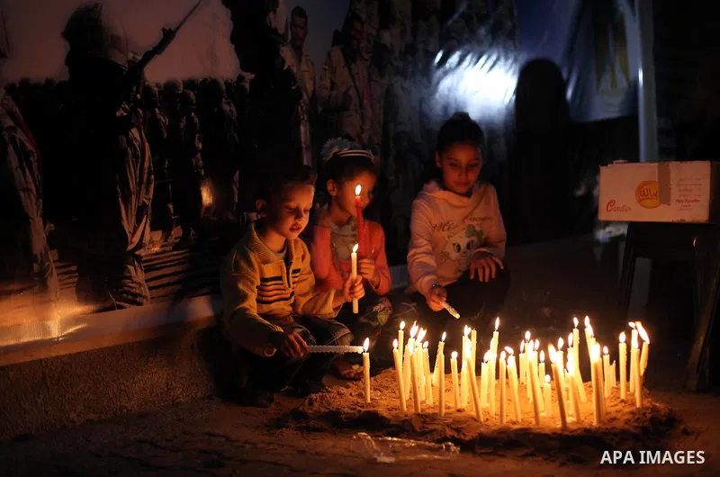 Palestinians light candles to mourn victims of the Egyptian soldiers killed in a suicide attack in Sinai on Friday, at the Egyptian community headquarter in Gaza city October 28, 2014. Cairo shut the vital crossing follo...