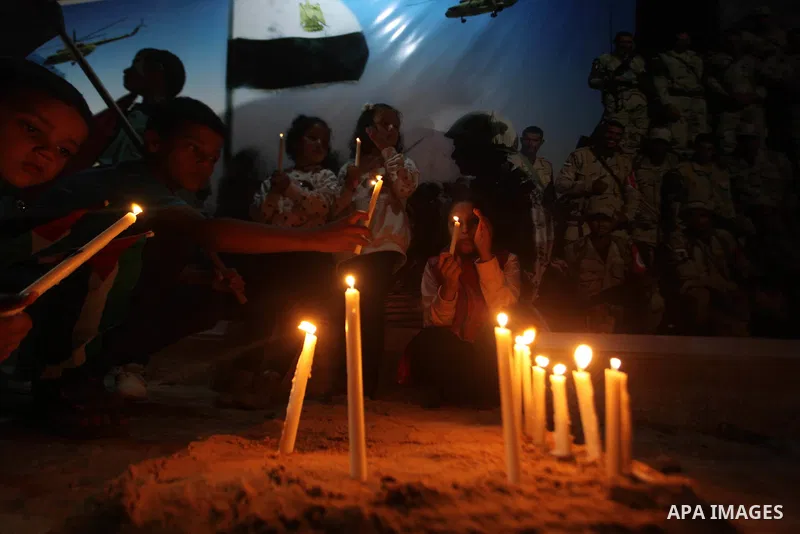 Palestinians light candles to mourn victims of the Egyptian soldiers killed in a suicide attack in Sinai on Friday, at the Egyptian community headquarter in Gaza city October 28, 2014. Cairo shut the vital crossing follo...