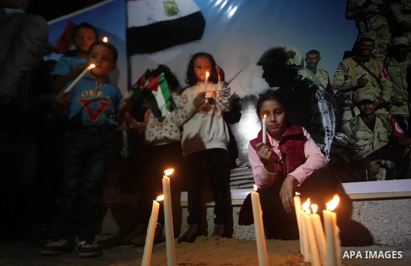Palestinians light candles to mourn victims of the Egyptian soldiers killed in a suicide attack in Sinai on Friday, at the Egyptian community headquarter in Gaza city October 28, 2014. Cairo shut the vital crossing follo...