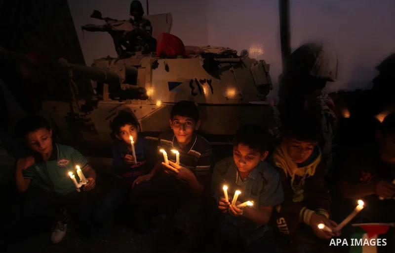Palestinians light candles to mourn victims of the Egyptian soldiers killed in a suicide attack in Sinai on Friday, at the Egyptian community headquarter in Gaza city October 28, 2014. Cairo shut the vital crossing follo...