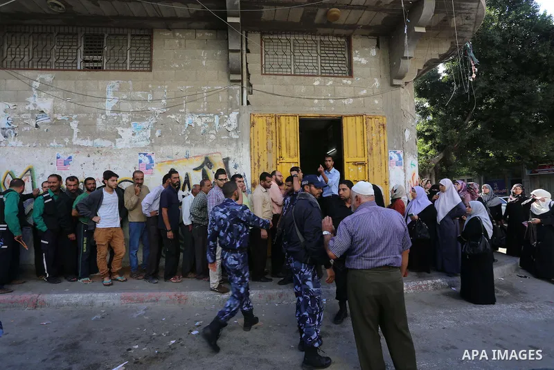 Employees of former Palestinian government in Gaza Strip wait to receive their salaries at a Post Office in Gaza city on October 29, 2014. The Palestinian national unity government headed by prime minister Rami Hamdallah...