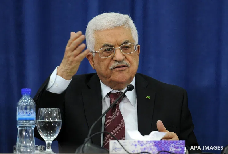 Palestinain President, Mahmoud Abbas (Abu Mazen) meets with members of the Negev Bedouin in the West Bank city of Ramallah, on Oct. 29, 2014. Photo by Thaer Ganaim