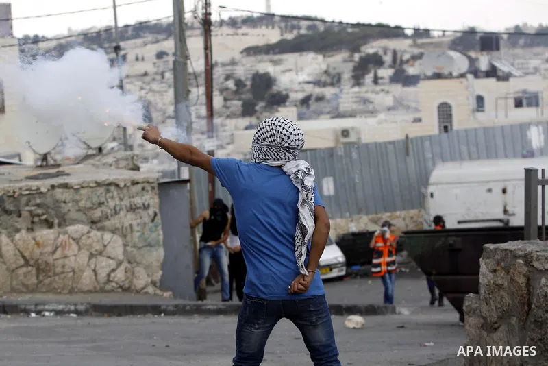 A masked Palestinian youth shoots firecrackers during clashes with Israeli security forces after Moataz Higazi was shot in east Jerusalem October 30, 2014. Israeli police shot and killed Higazi suspected of trying to kil...