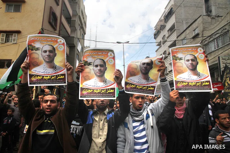 Palestinian Islamic Jihad movement supporters take part in a demonstration against Israeli restrictions at the Al-Aqsa Mosque compound, and in solidarity with the people in Jerusalem, in Gaza City October 31, 2014. Musli...