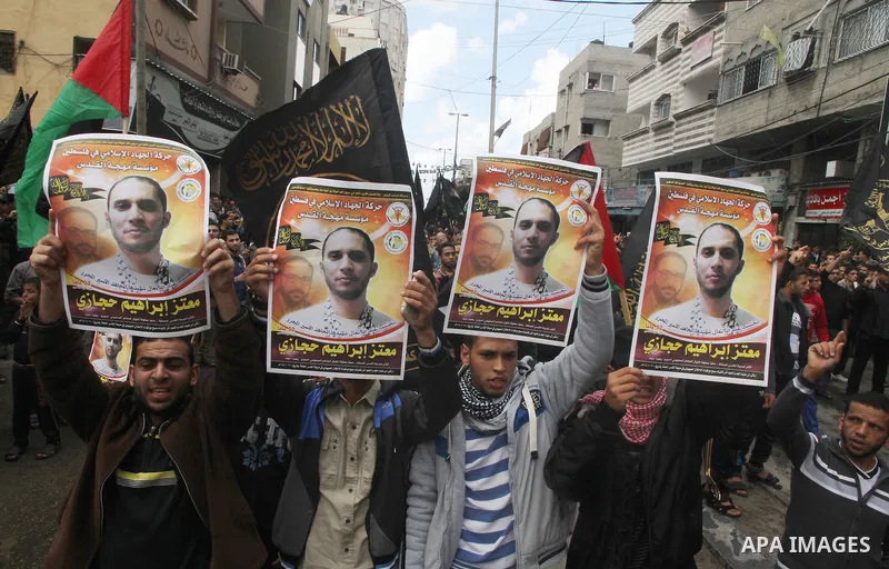 Palestinian Islamic Jihad movement supporters take part in a demonstration against Israeli restrictions at the Al-Aqsa Mosque compound, and in solidarity with the people in Jerusalem, in Gaza City October 31, 2014. Musli...