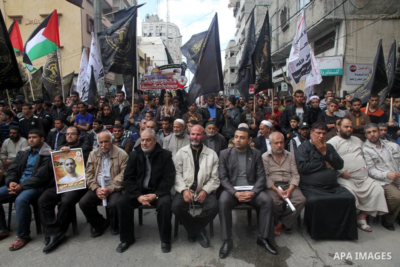 Palestinian Islamic Jihad movement supporters take part in a demonstration against Israeli restrictions at the Al-Aqsa Mosque compound, and in solidarity with the people in Jerusalem, in Gaza City October 31, 2014. Musli...