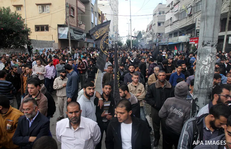 Palestinian Islamic Jihad movement supporters take part in a demonstration against Israeli restrictions at the Al-Aqsa Mosque compound, and in solidarity with the people in Jerusalem, in Gaza City October 31, 2014. Musli...