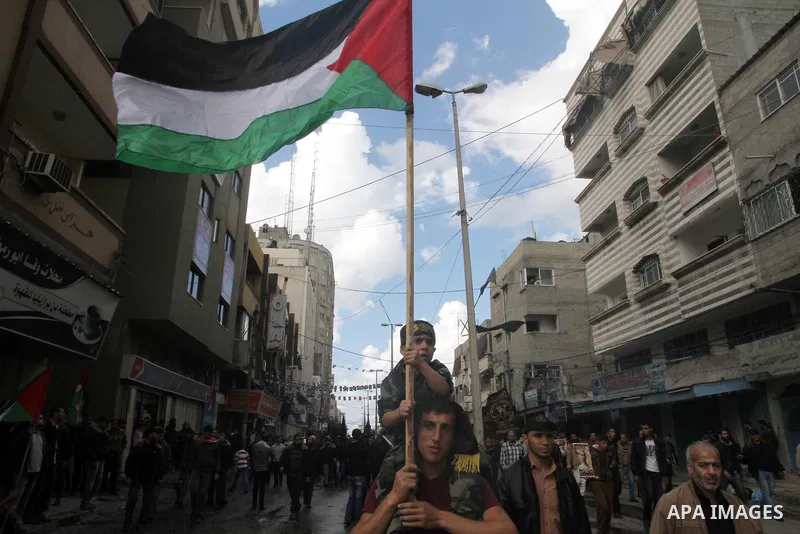 Palestinian Islamic Jihad movement supporters take part in a demonstration against Israeli restrictions at the Al-Aqsa Mosque compound, and in solidarity with the people in Jerusalem, in Gaza City October 31, 2014. Musli...