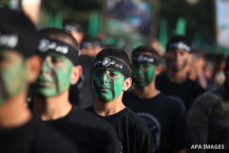 Young Palestinians from Hamas's "popular army" take part in a military graduation ceremony in Jabaliya refugee camp in the northern Gaza Strip November 7, 2014. Hamas recently formed a "popular army" for young Palestinia...