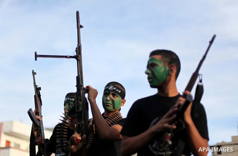 Young Palestinians from Hamas's "popular army" take part in a military graduation ceremony in Jabaliya refugee camp in the northern Gaza Strip November 7, 2014. Hamas recently formed a "popular army" for young Palestinia...