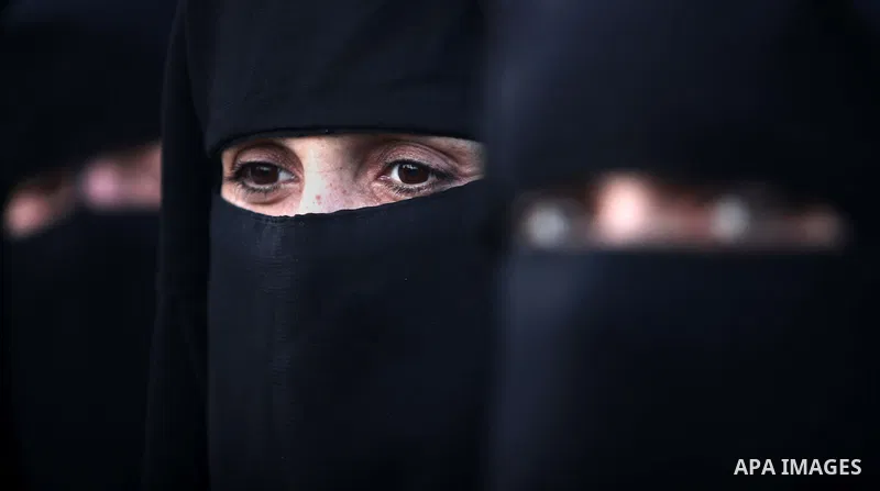 Palestinian veiled women who support Islamic Jihad movement attend a ceremony in solidarity with Jerusalem and against the recent visits by Jewish activists to al-Aqsa mosque, in Gaza city November 7, 2014. In recent wee...