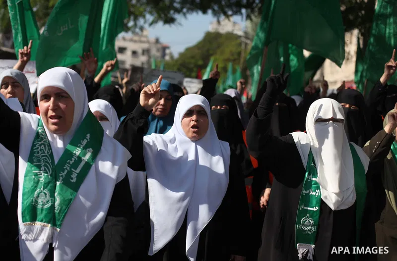 Palestinian supporters of Hamas movement shout slogans during a demonstration to show solidarity with Jerusalem and against the recent visits by Jewish activists to al-Aqsa mosque, in Gaza city November 10, 2014. In rece...